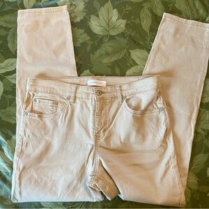 Jaclyn Smith khaki 5 pocket skinny jeans. She knows how to make you look great.